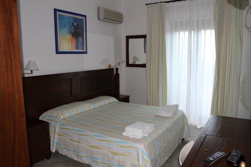 Hotel Mediterraneo Santa Maria Navarrese Oda fotoğraf